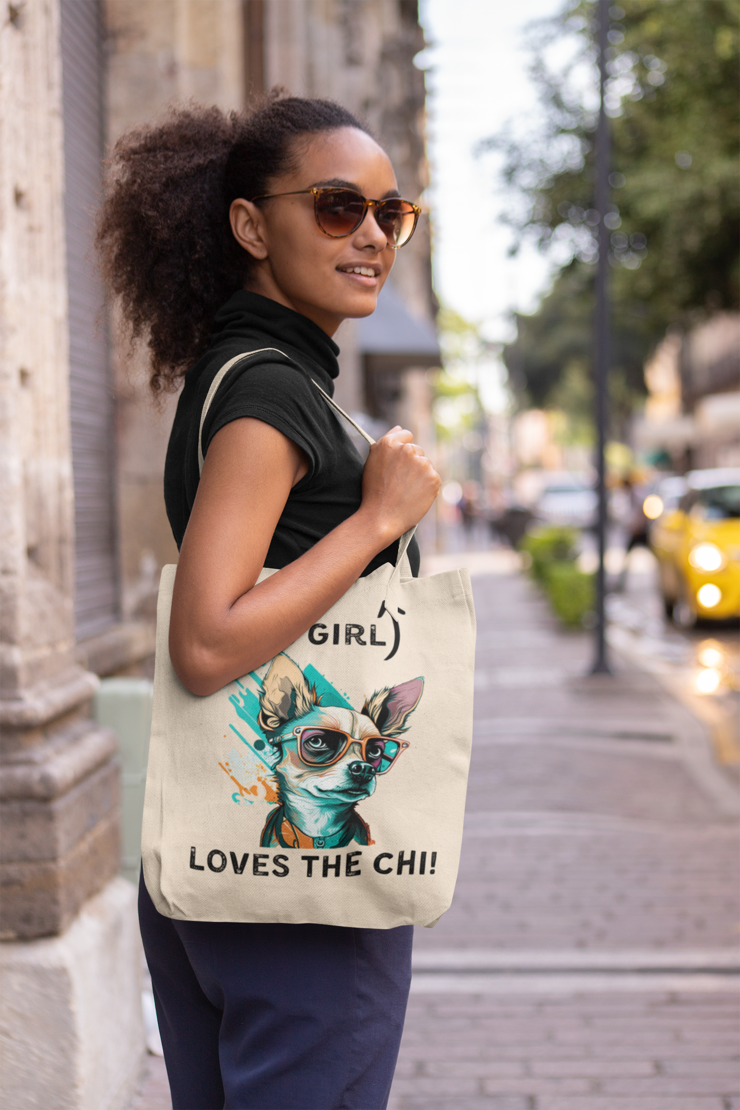 Woman carrying Chi tote bag